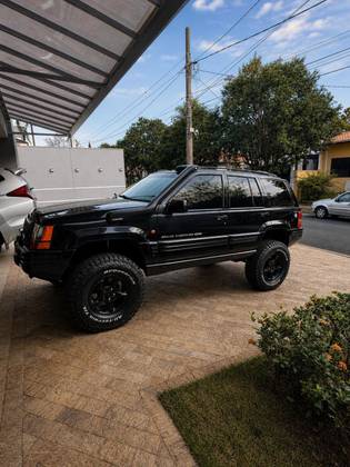 JEEP GRAND CHEROKEE 5.9 LIMITED LX 4X4 V8 16V GASOLINA 4P AUTOMÁTICO JEEP GRAND CHEROKEE 5.9 LIMITED LX 4X4 V8 16V GASOLINA 4P AUTOMÁTICO